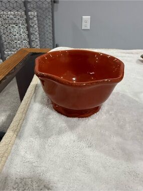 Tastefully Simple 5” Bowl with a 3” base , dark orange